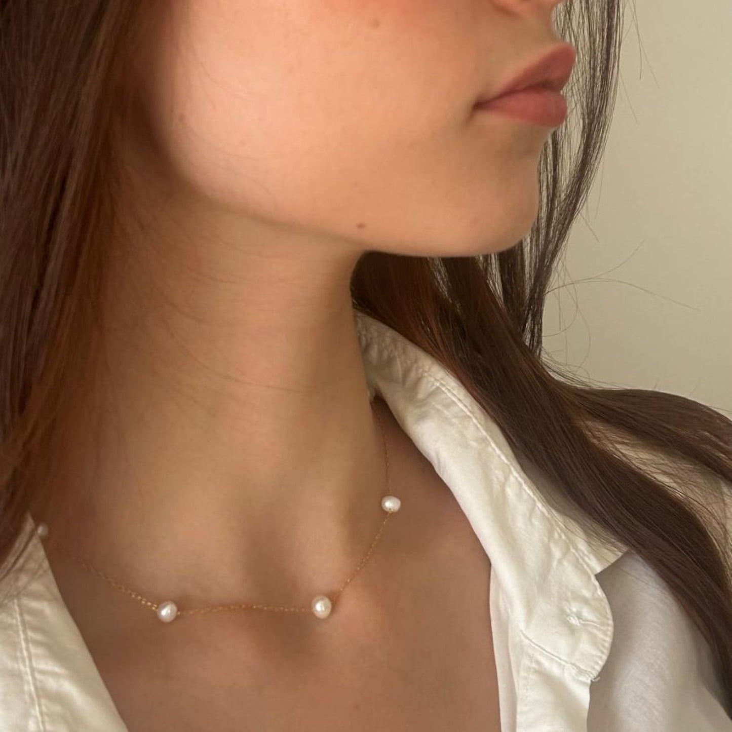 שרשרת פנינים עדינה בעיצוב מינימליסטי ואלגנטי Lina