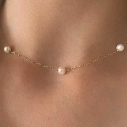 שרשרת פנינים עדינה בעיצוב מינימליסטי ואלגנטי Lina