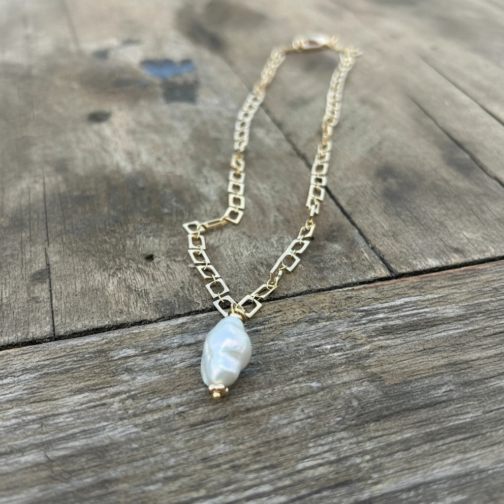 שרשרת זהב עם תליון פנינת בארוק טבעית Ora